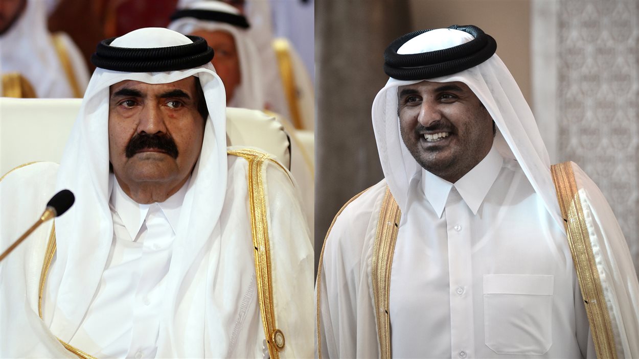 Collage : cheikh Hamad ben Khalifa Al Thani, lors de l’ouverture du sommet de la Ligue arabe, à Doha, le 26 mars 2013, et son fils, cheikh Tamim ben Hamad Al Thani, à son arrivée à la capitale du Bahreïn, Manama, le 24 décembre 2012.