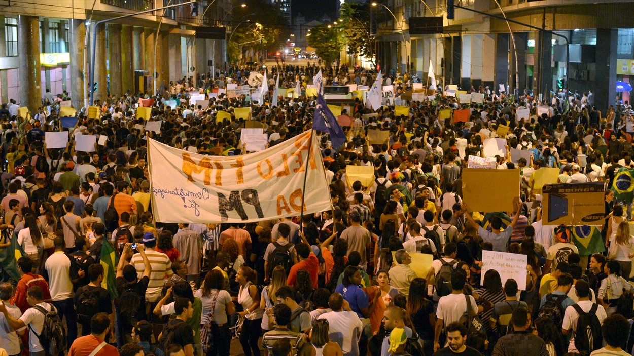 Les Brésiliens sont encore descendus dans les rues mardi malgré une proposition d'une réforme politique.