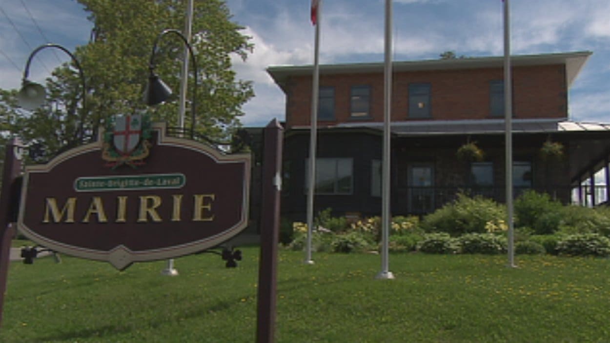 Feu vert à la stationservice de SainteBrigittedeLaval RadioCanada