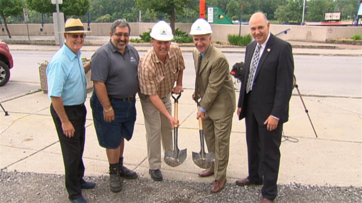 La Ville de Gatineau a procédé à la pelletée de terre officielle marquant le début des travaux.