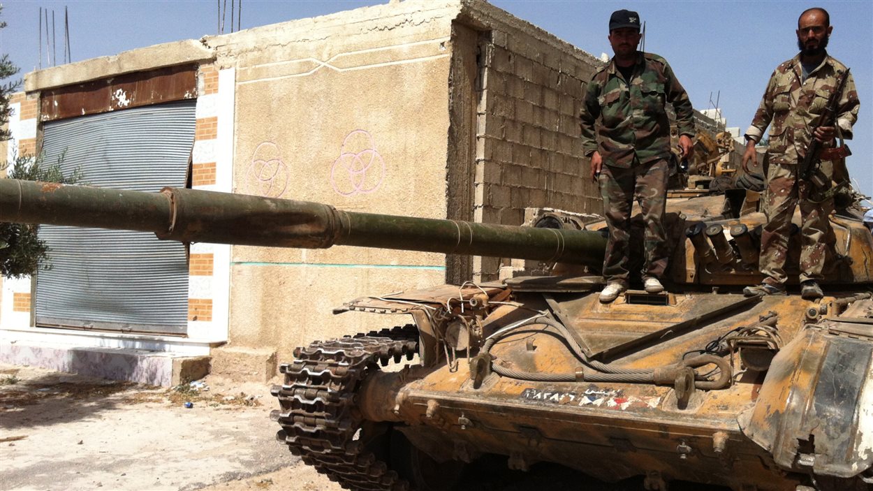 Des soldats de l'armée syrienne, ans la ville de Homs, au début du mois de juin.