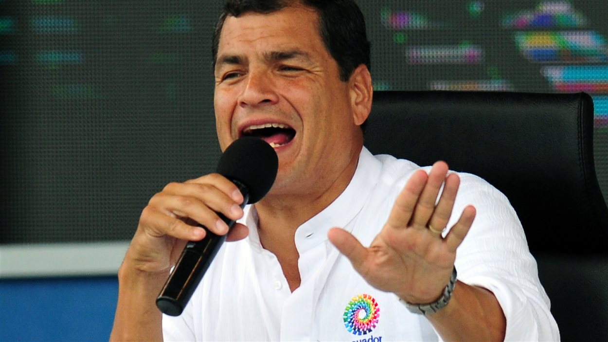 Le président de l'Équateur, Rafael Correa, en conférence de presse à El Aromo, le 29 juin 2013