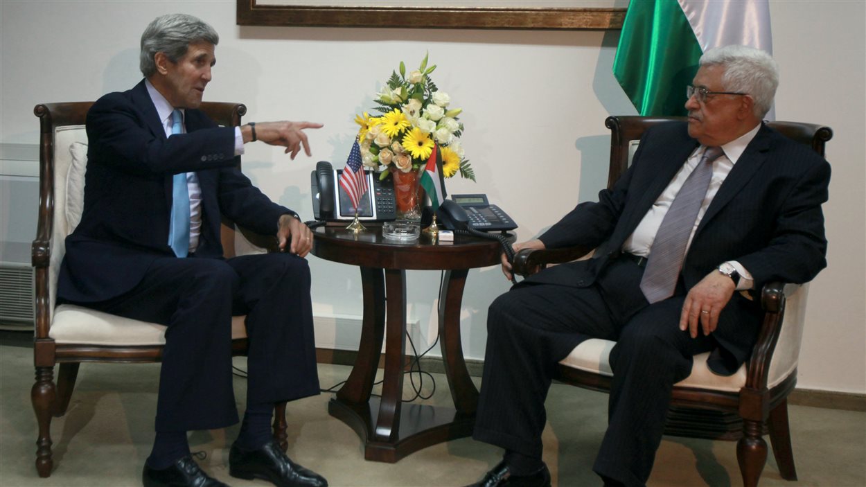 John Kerry a discuté du processus de paix avec le président de l'Autorité palestinienne, Mahmoud Abbas.