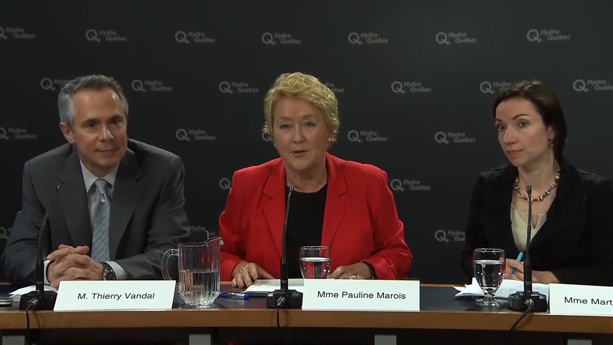 Le PDG d'Hydro-Québec, Thierry Vandal, la première ministre Pauline Marois et la ministre des Ressources naturelles, Martine Ouellet
