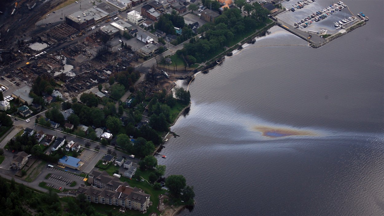 La nappe de pétrole sur le lac Mégantic