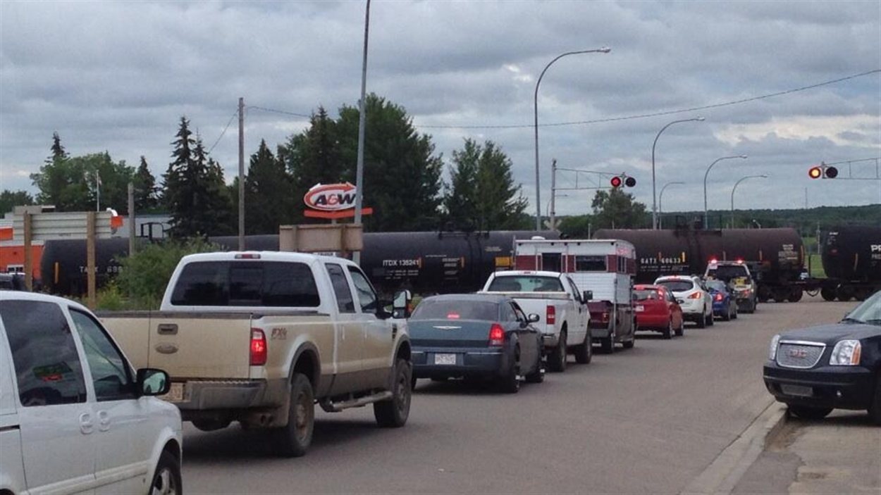 Lac La Biche la circulation ferroviaire au centreville inquiète le maire RadioCanada.ca