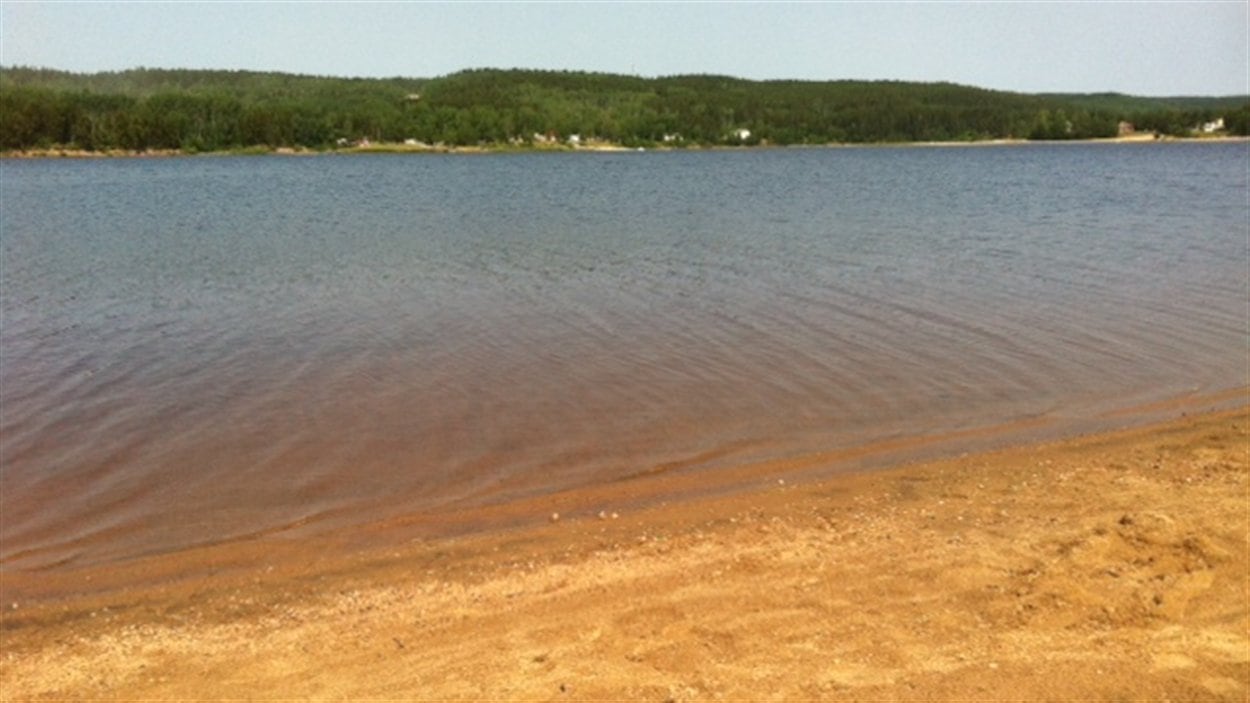 Fermeture de la plage du Centre touristique LacàJim RadioCanada.ca