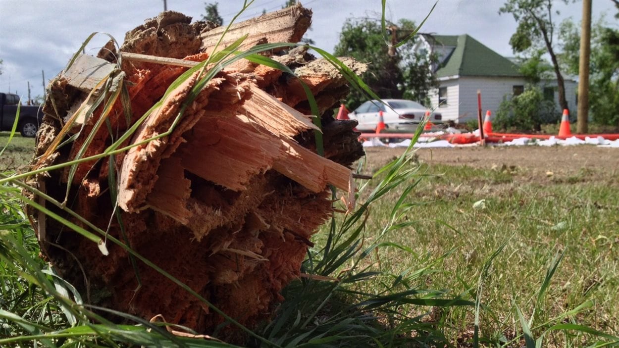 Pipestone le nettoyage commence après le passage d'une violente