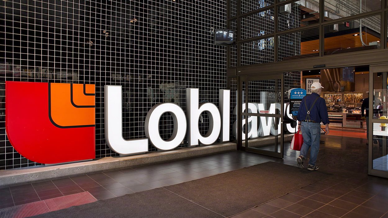 Une bannière de l'épicerie Loblaw au Canada
