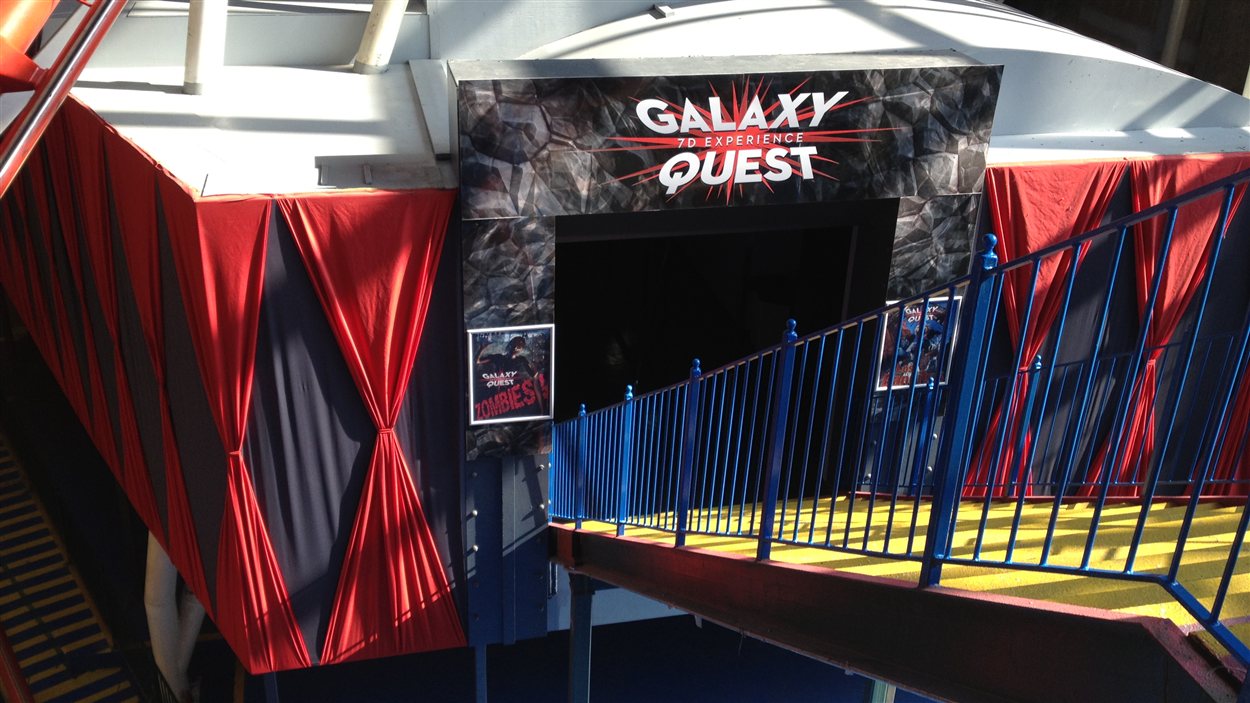 L'attraction Galaxy Quest 7D Experience du West Edmonton Mall peut accueillir un maximum de 16 personnes à la fois.
