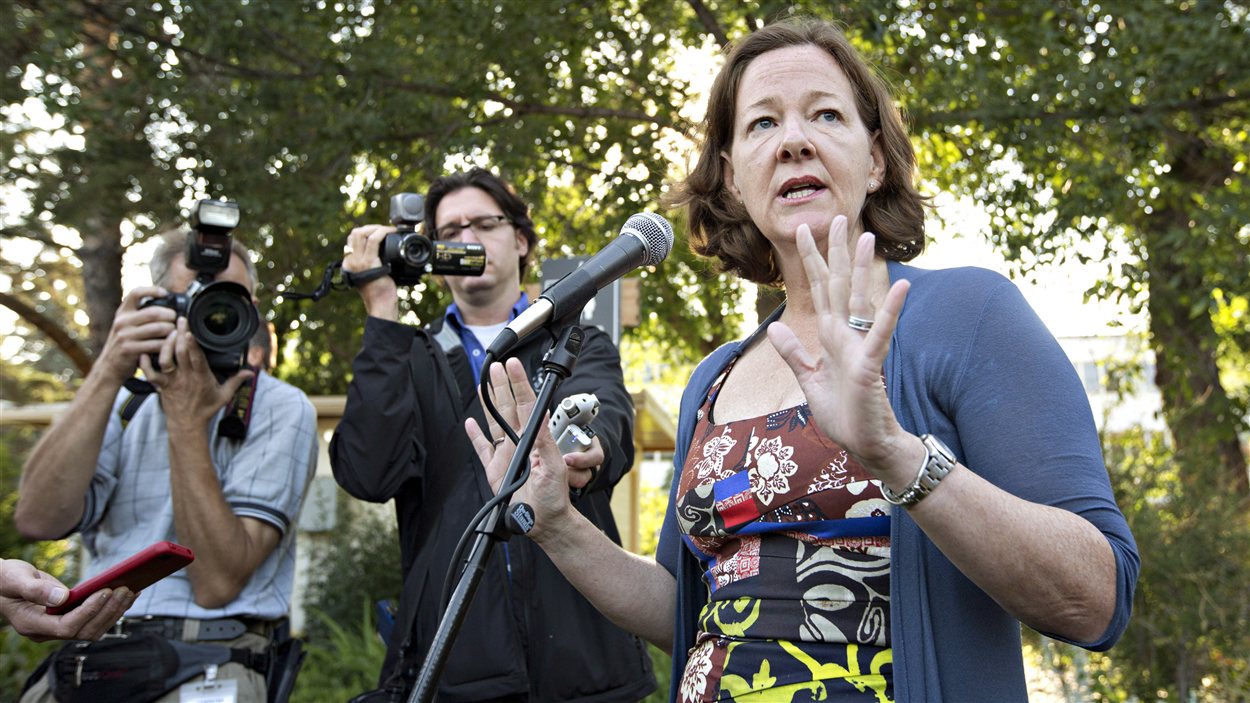 La première ministre de l'Alberta, Alison Redford, a abordé les circonstances entourant la démission du député provincial Mike Allen, lors de l'annuel déjeuner de crêpes de la foire estivale d'Edmonton, K-Days, le 18 juillet 2013.