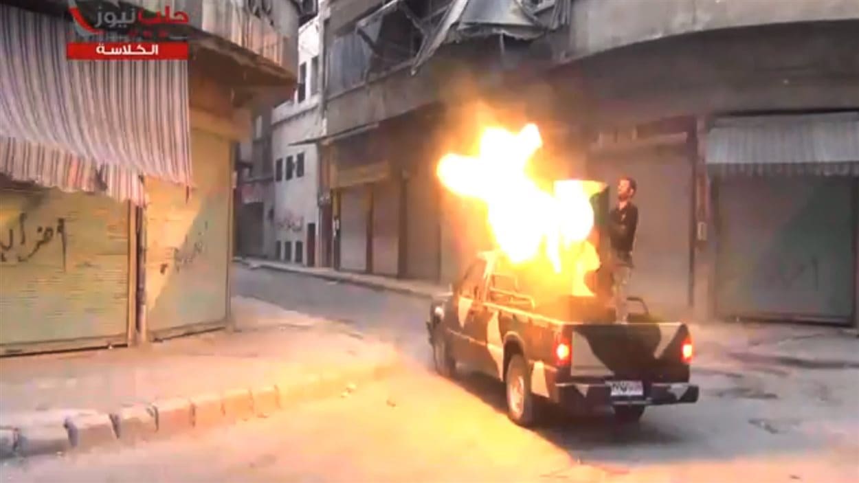 Des rebelles syriens en action à Alep