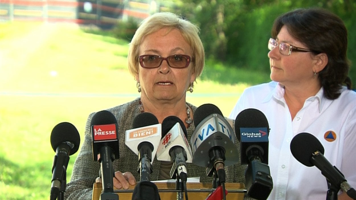 La mairesse de Lac-Mégantic, Colette Roy-Laroche, en point de presse le 25 juillet 2013