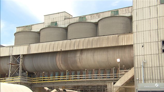 Les cimentiers en campagne contre le projet de Port-Daniel | Radio-Canada
