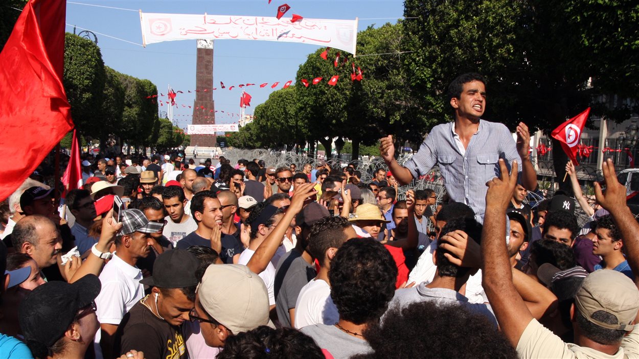 Une manifestation jeudi près du ministère de l'Intérieur à Tunis après l'assassinat de l'opposant Mohamed Brahmi