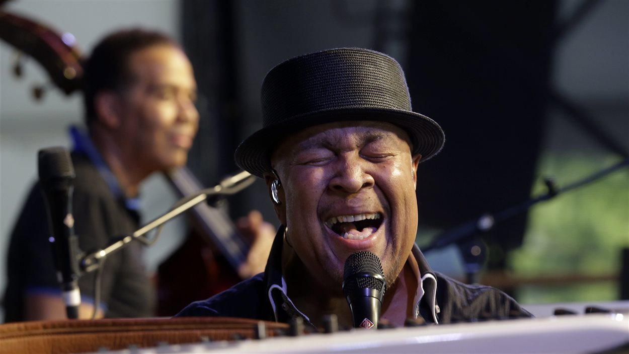 Le pianiste jazz George Duke au New Orleans Jazz & Heritage Festival le 4 mai 2013.