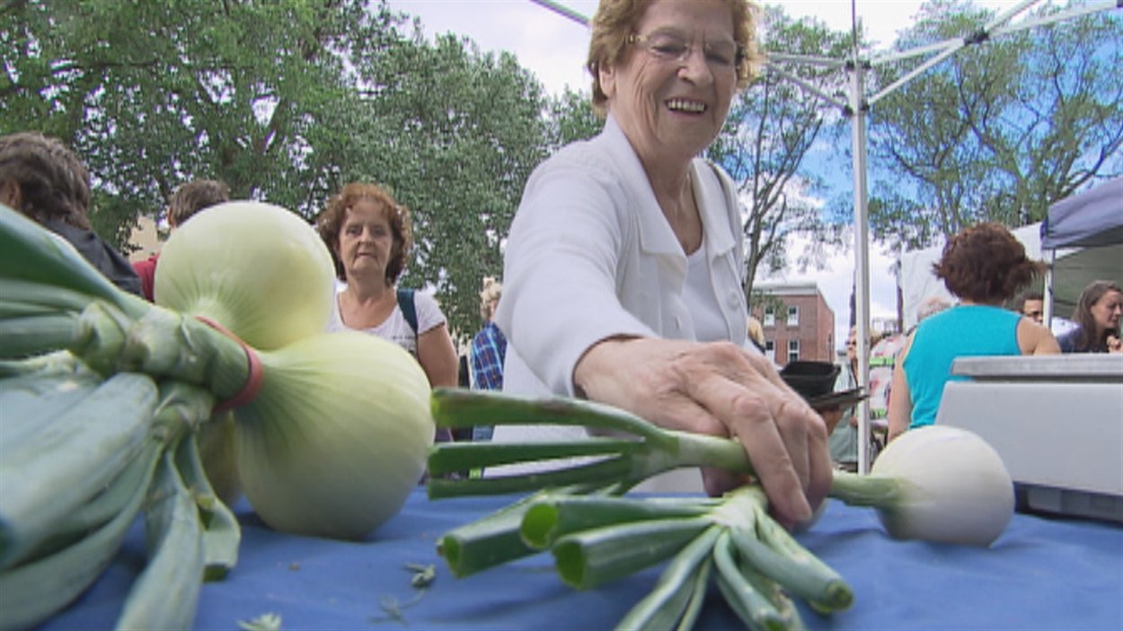 Marché public dans le quartier Saint-Sauveur