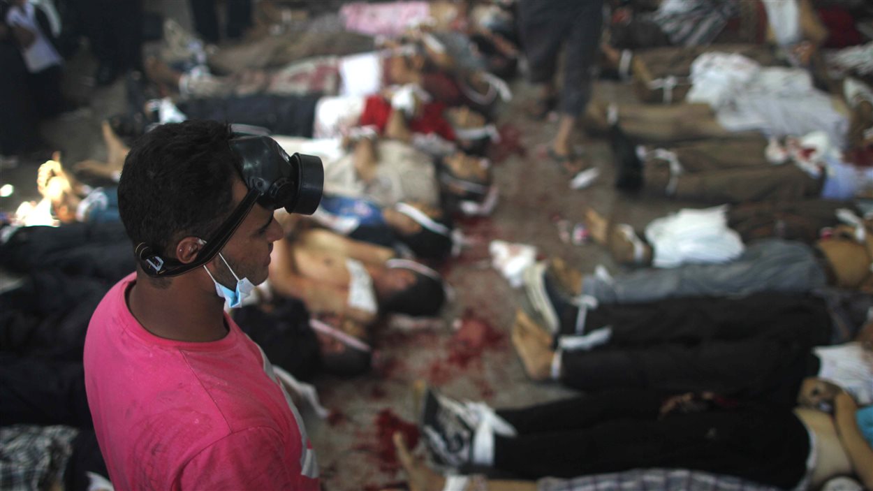 Les dépouilles des victimes dans une morgue au Caire