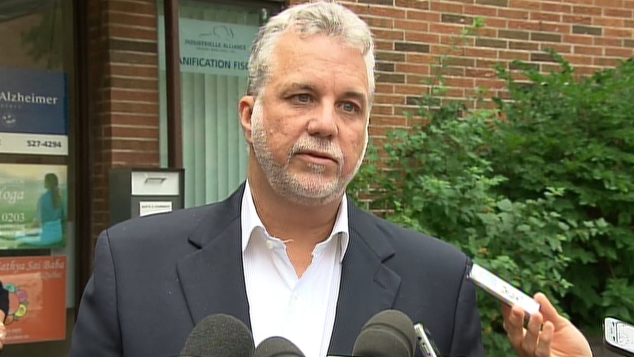 Le chef du Parti libéral du Québec, Philippe Couillard, en point de presse