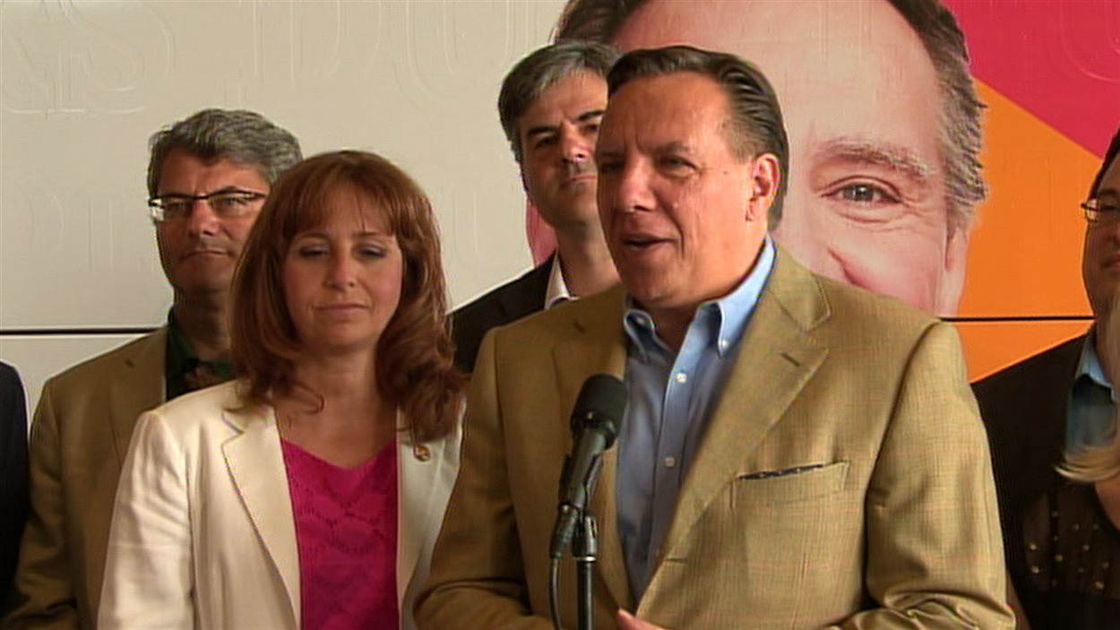 Le chef de la CAQ, François Legault, à Québec le 21 août pour présenter l'autobus de sa tournée