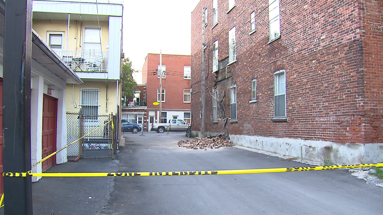 Immeuble résidentiel évacué à la suite de l'effondrement d'un mur