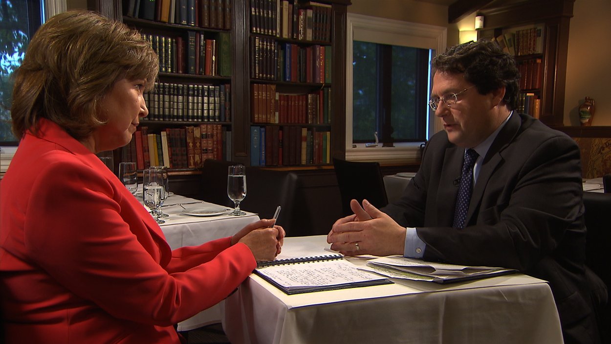 Entrevue de Céline Glaipeau avec Bernard Drainville sur le dépôt de la Charte de la laïcité. TJ22H, 3 septembre 2013.