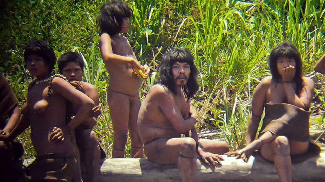 La tribu nomade des Mashco-Piro, fait partie des Indiens isolés du parc Manu au Pérou dans l’Amazonie.