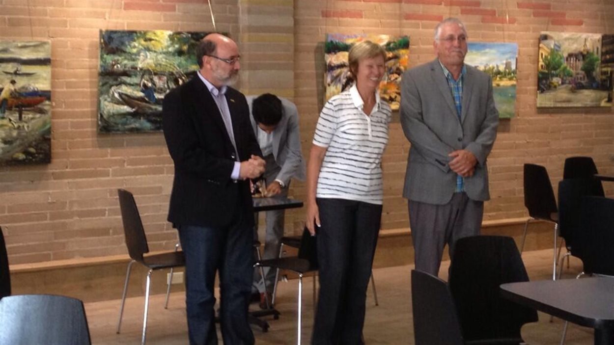 Des membres du caucus québécois du NPD fédéral ont rencontré des francophones de Saskatchewan à Saskatoon le 9 septembre 2013.