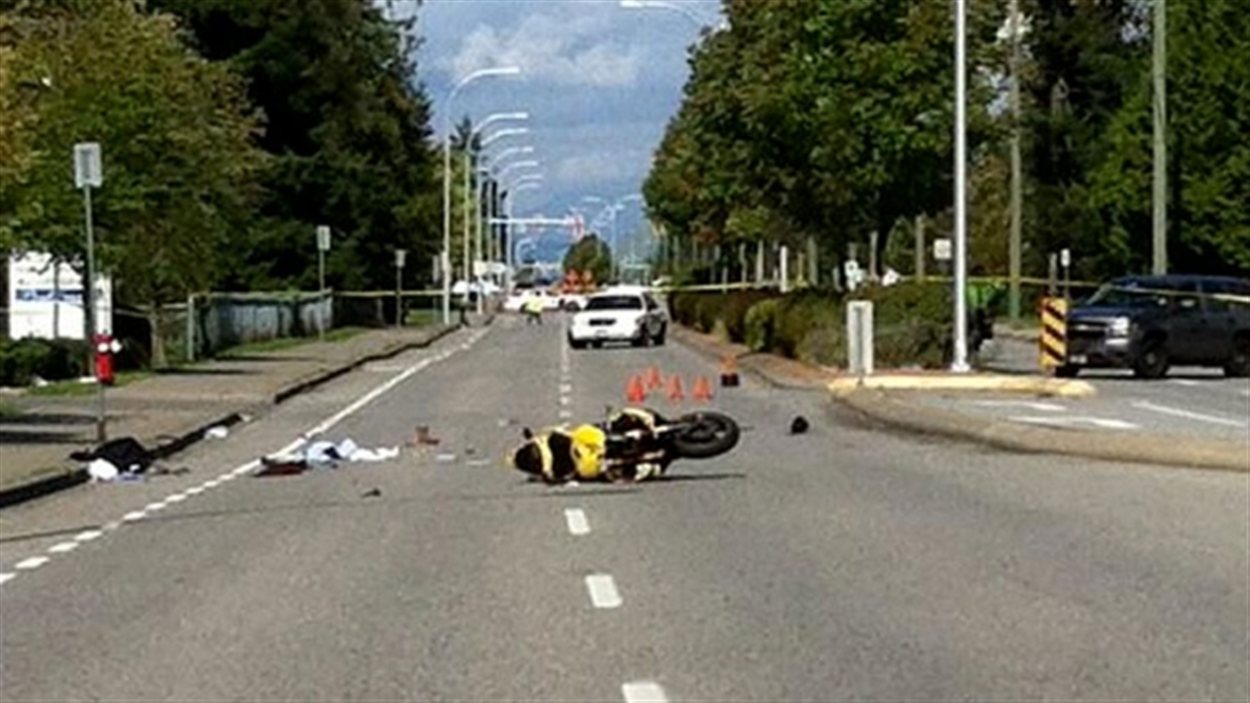 Les lieux de la collision entre un motocycliste et trois adolescentes.
