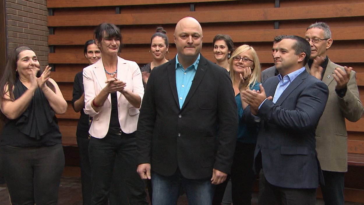 L'éditeur Michel Brûlé en compagnie de quelques uns des membres de son parti, Intégrité Montréal