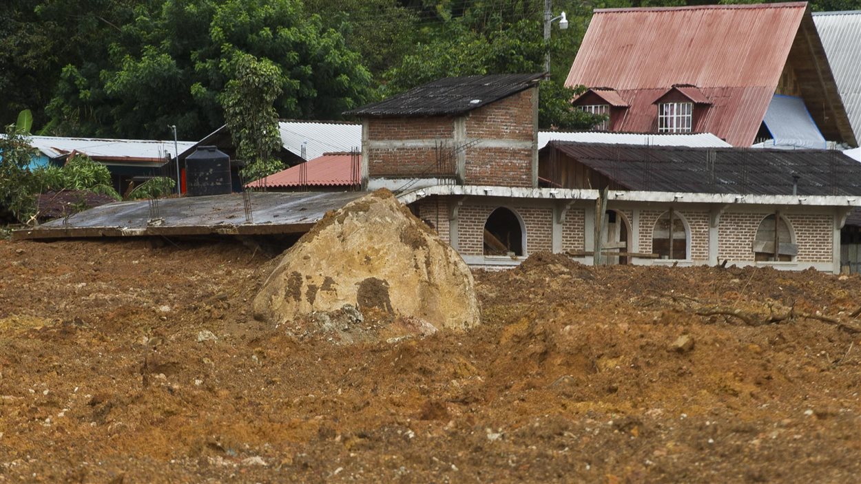 Ce qui reste d’une maison ensevelie par la boue à La Pintada