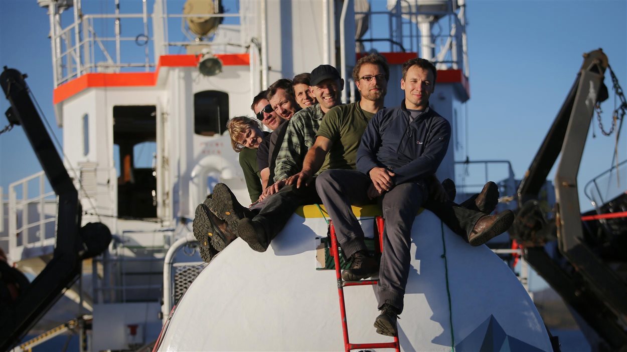 Une partie de l'équipage de l'Arctic Sunrise, le 9 septembre dernier.