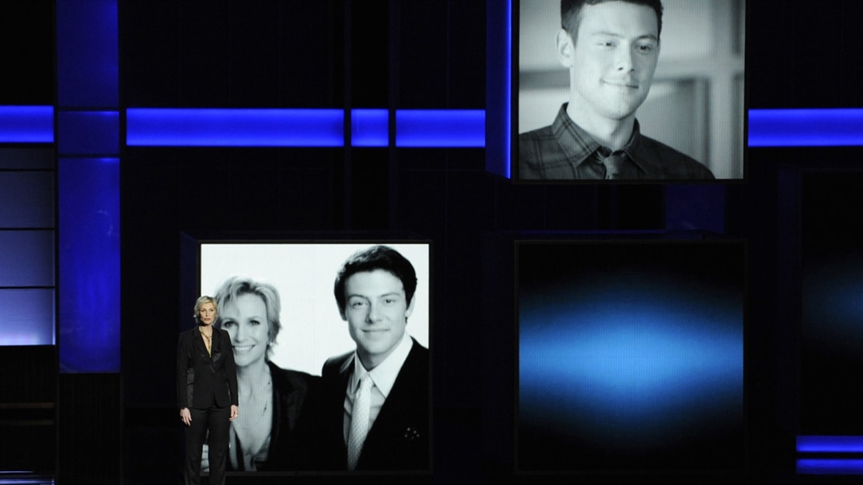 Jane Lynch a présenté un hommage à Cory Monteith, qui est mort le 13 juillet.