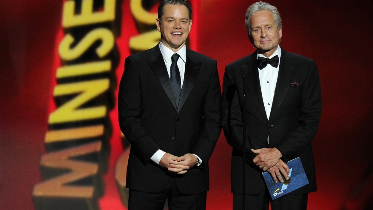 Matt Damon et Michael Douglas aux Emmy.