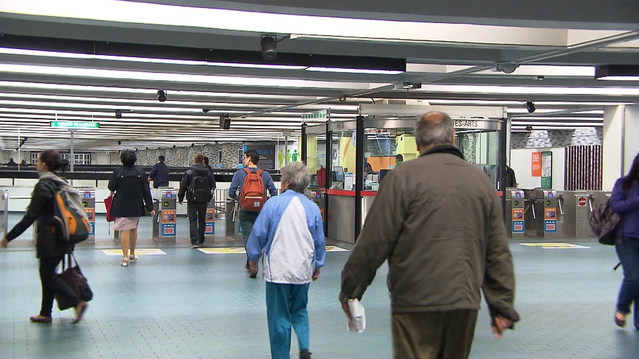 La station de métro Place-des-Arts sera l'une des premières à être aménagée pour permettre la navigation sur Internet.