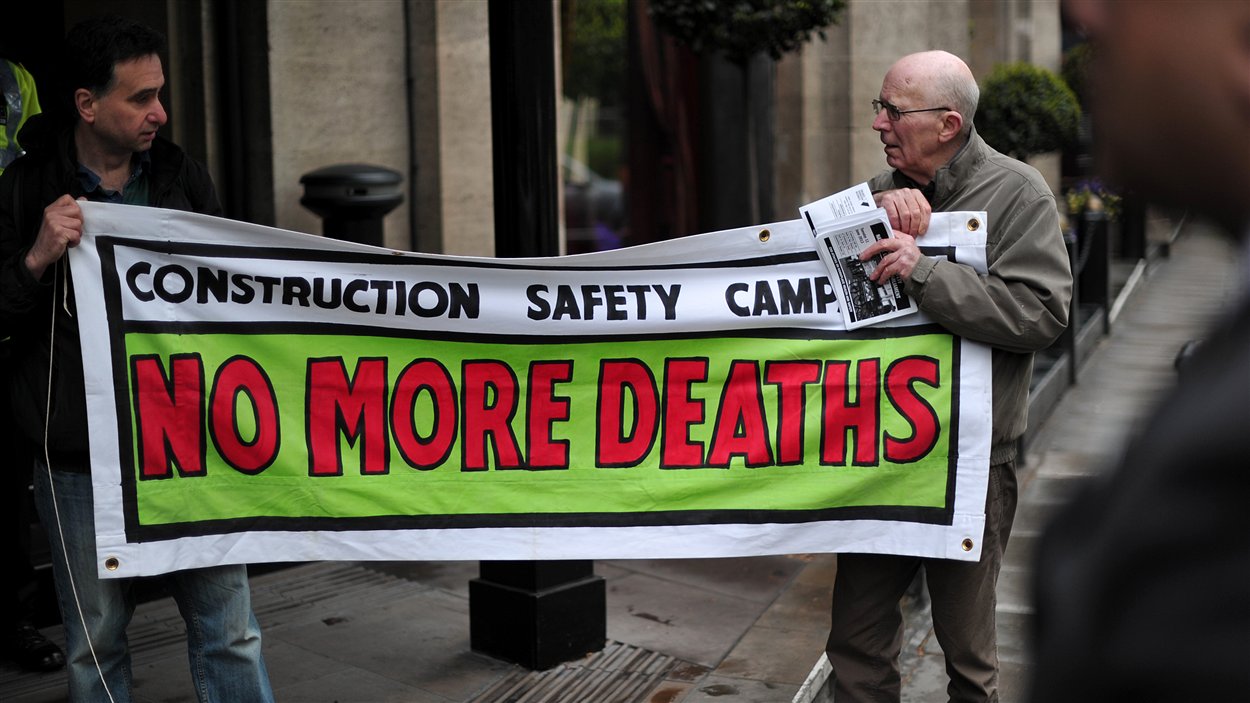 Une manifestation lors du congrès de l'UEFA à Londres au printemps de 2013