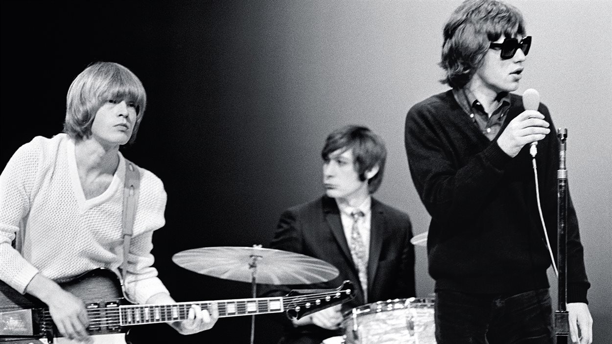 Brian Jones, Charlie Watts et Mick Jagger lors d'une prestation des Rolling Stones à l'émission Hullabaloo, dans les studios de Nbc, à New York en novembre 1965.