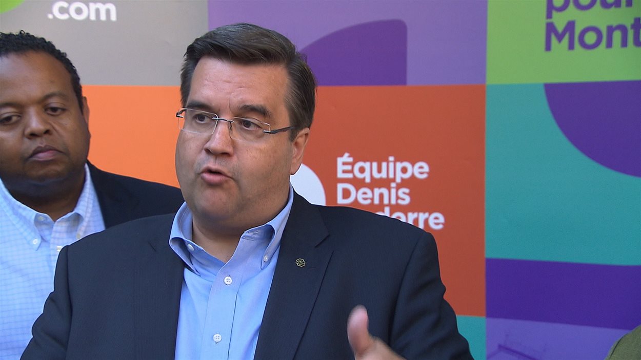 Denis Coderre en point de presse au sujet de l'expulsion de Mario Charpentier, le 28 septembre 2013