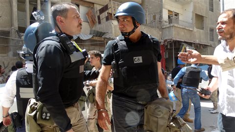 Des inspecteurs de l'ONU travaillent sur le site d'une attaque chimique alléguée.
