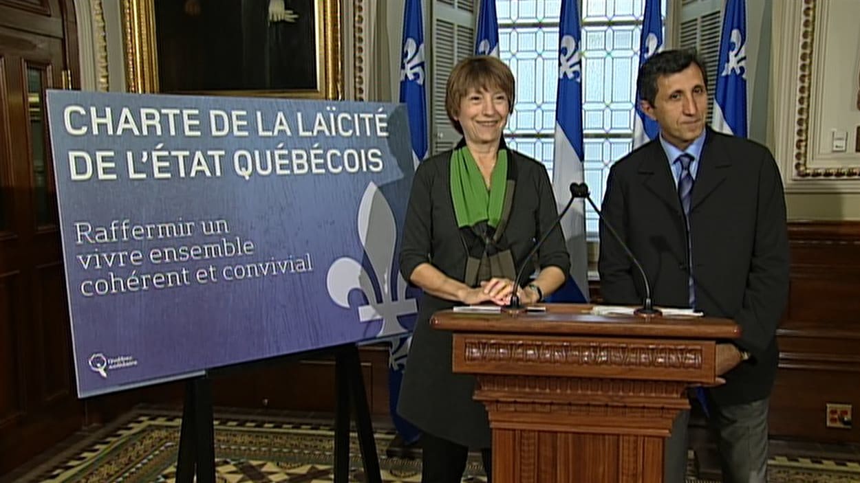 Françoise David et Amir Khadir présentent leur projet de charte de la laïcité.