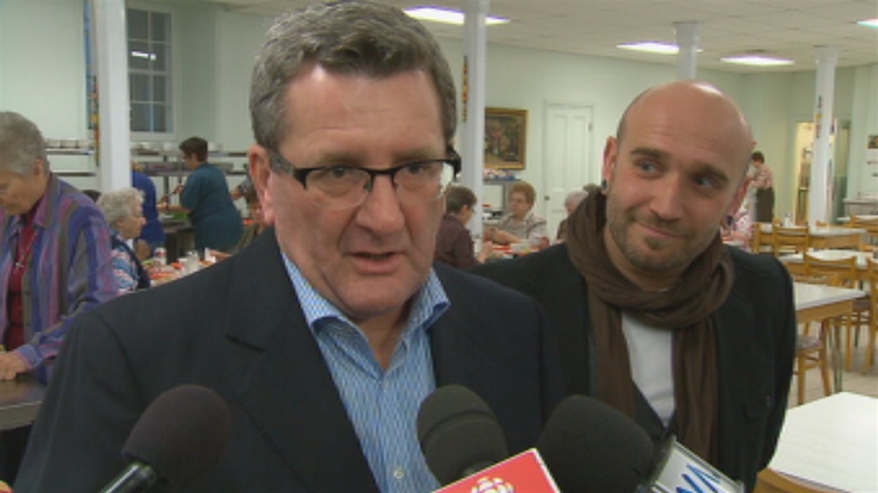 Régis Labeaume veut que Démocratie Québec rende publique la liste de ses donateurs.