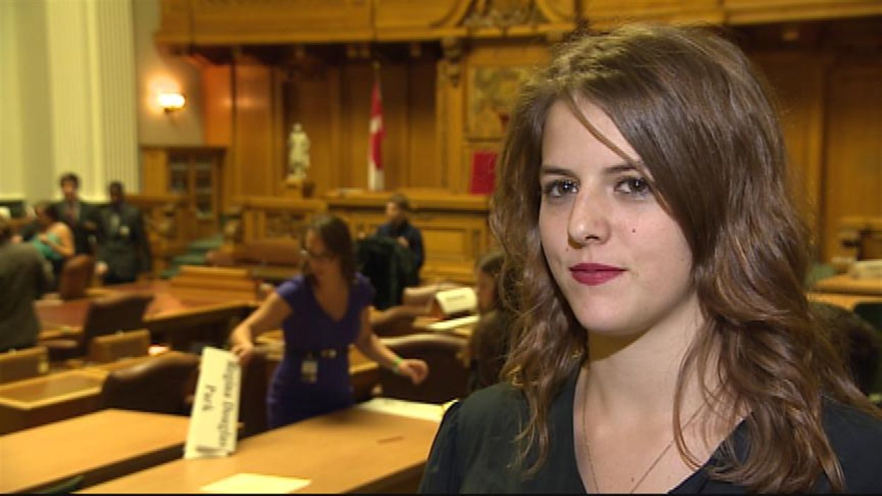 Andréa Perrault, de Zenon Park en Saskatchewan, participe au Parlement jeunesse fransaskois le 12 octobre 2013.