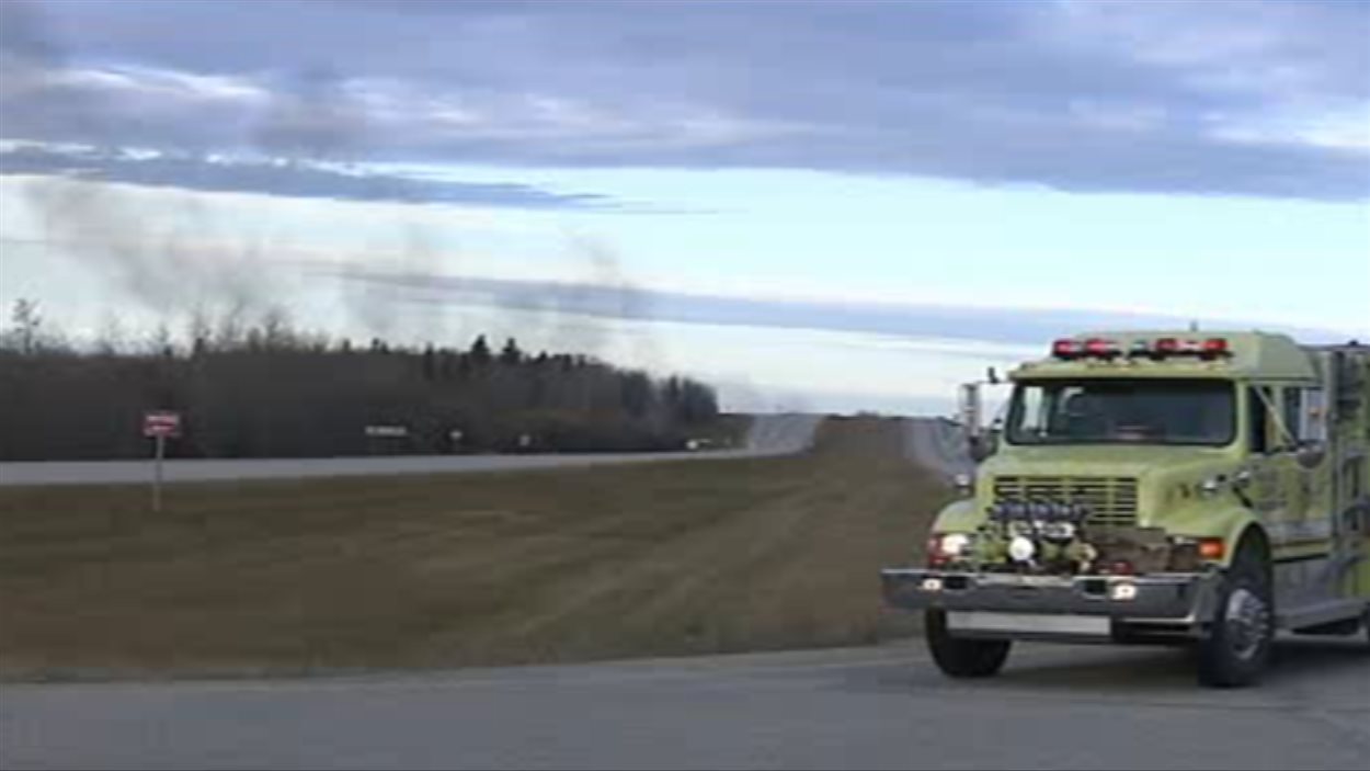 Les pompiers de Parkland et Yellowhead ainsi que des experts techniques en matières dangereuses venus d'Edmonton ont été dépêchés sur place.