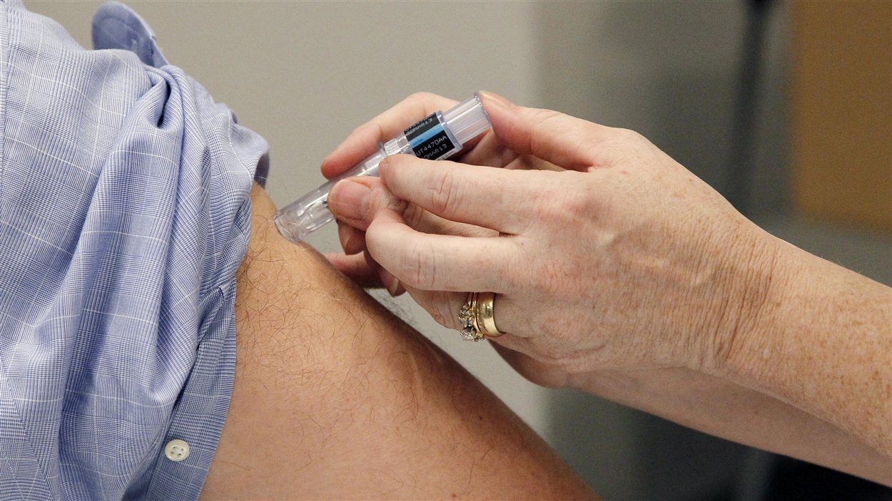 Une injection du vaccin contre la grippe