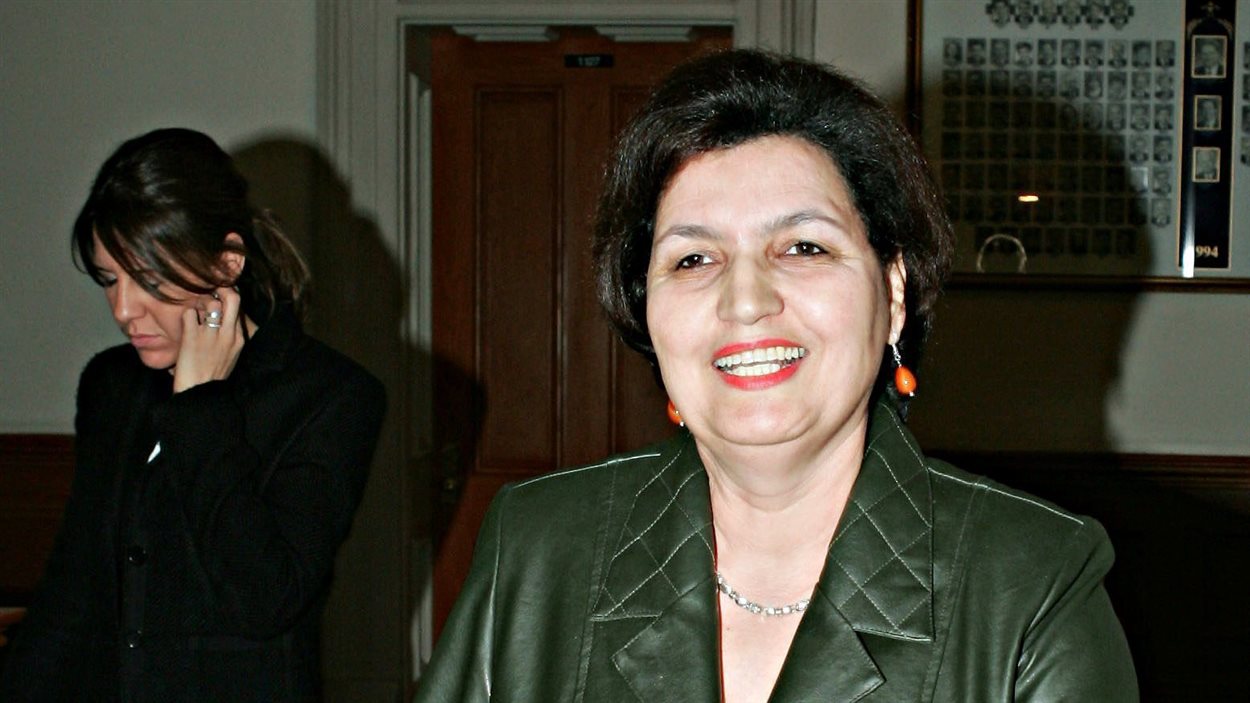 Fatima Houda-Pepin, en mai 2005, alors que l'Assemblée nationale du Québec venait d'adopter à l'unanimité la motion présentée par la députée libérale provinciale pour interdire l'insertion de la charia au système légal canadien.