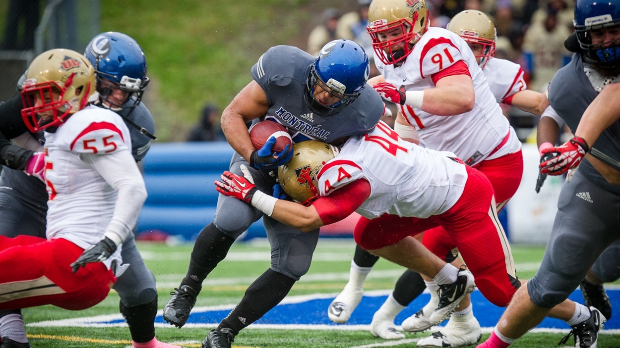 Le Rouge Et Or Résiste Aux Carabins | Radio-Canada