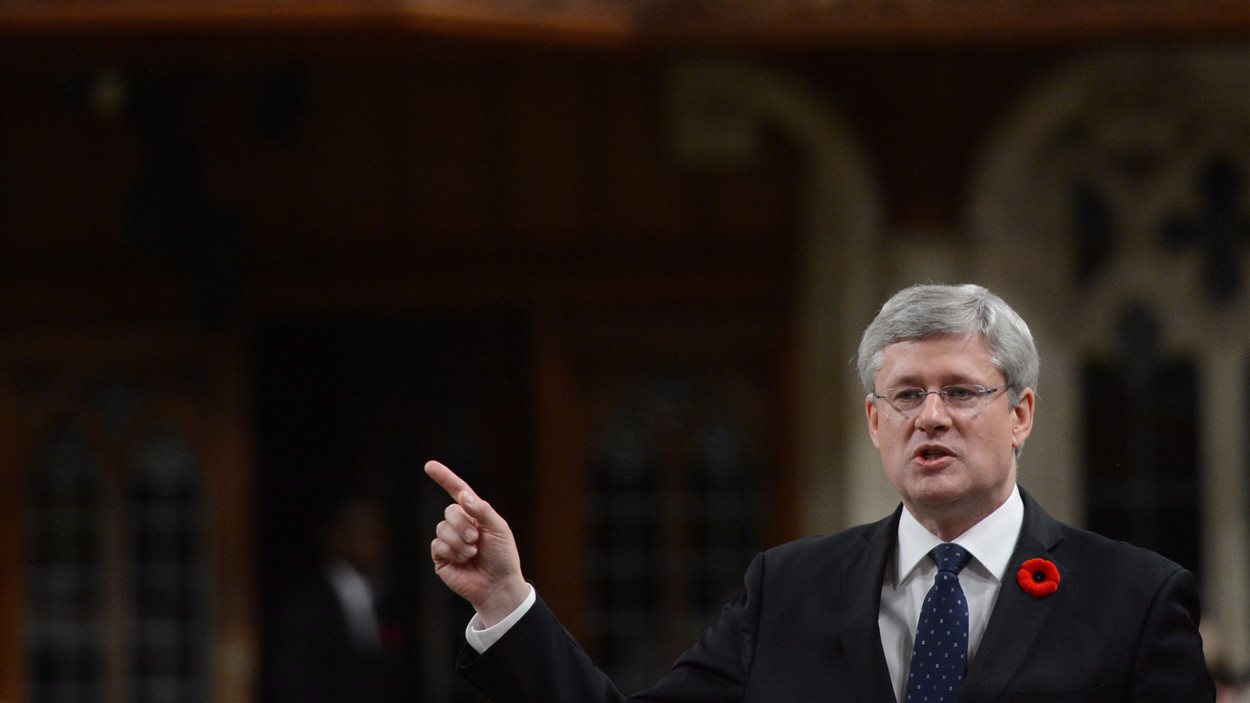 Le premier ministre Stephen Harper durant la période des questions, le 30 octobre 2013.