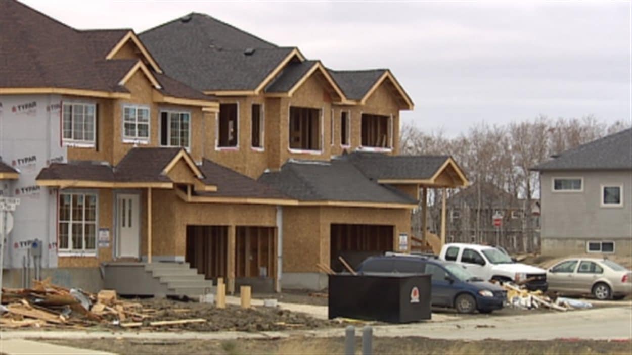 Le conseil municipal de Winnipeg étudie une proposition d'introduction d'un impôt sur les maisons neuves.