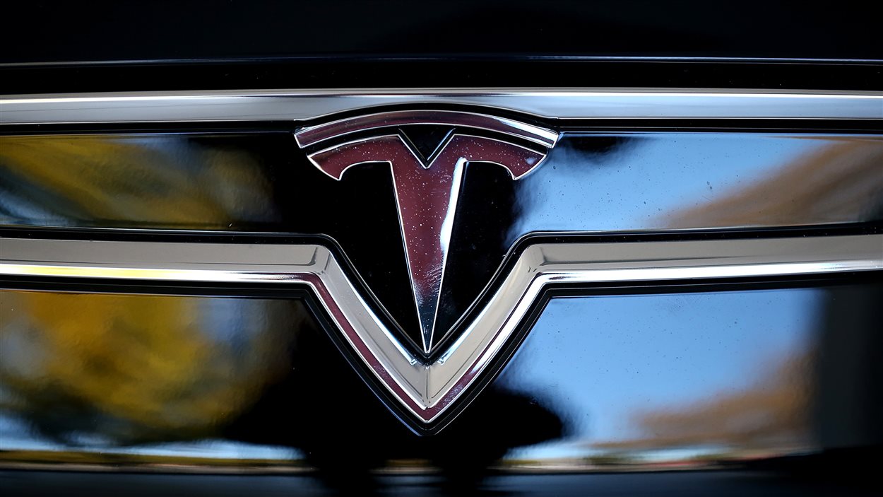 Logo Tesla