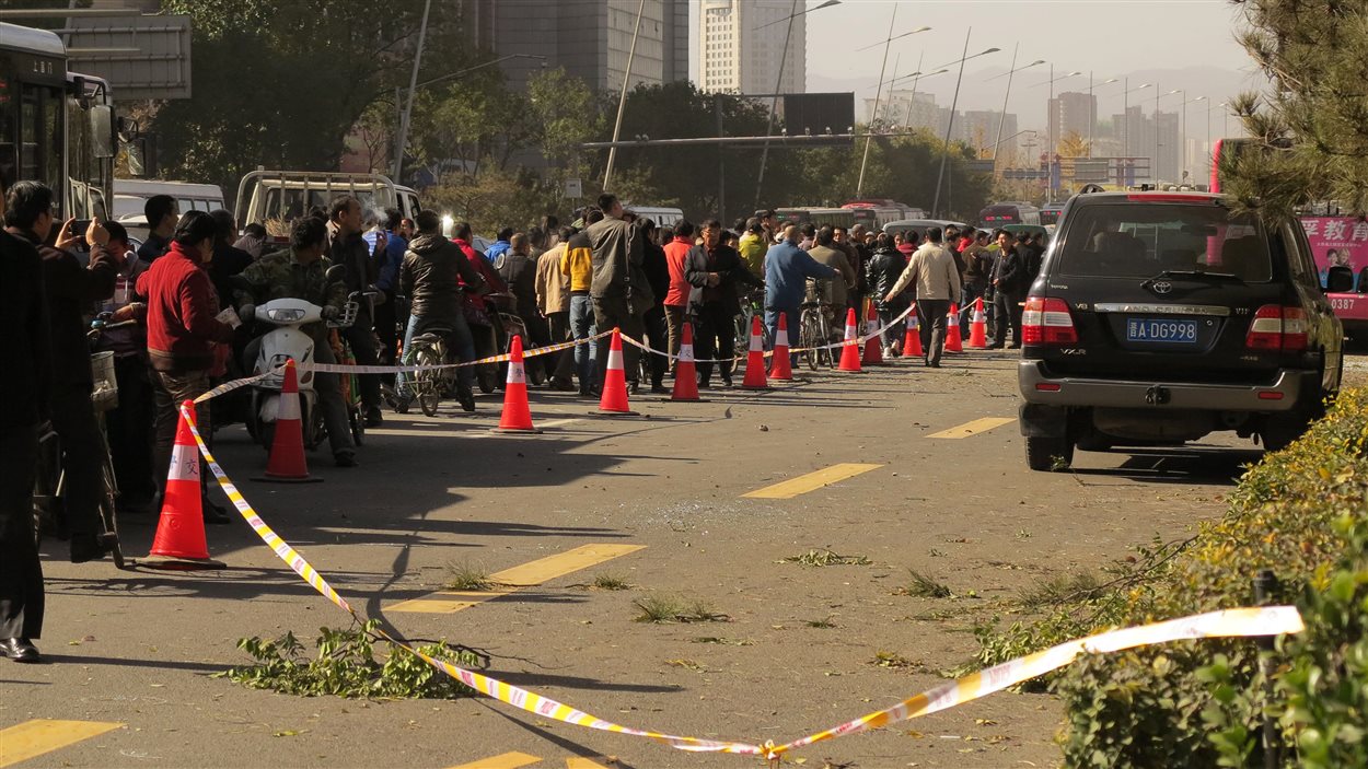 Une série d'engins explosifs bourrés de billes d'acier ont explosé devant les bureaux du parti communiste à Taiyuan, dans le nord de la Chine.